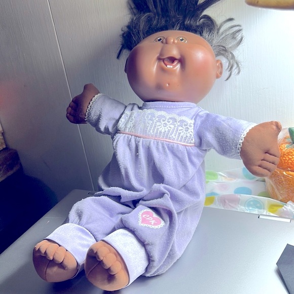 2004 Cabbage Patch Kid with Purple Jumper. Clean. Moves Legs & Laughs. 3 -AABatt - Picture 1 of 5